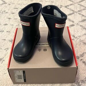 Hunter Rain Boots. Kids size 6 in Navy.